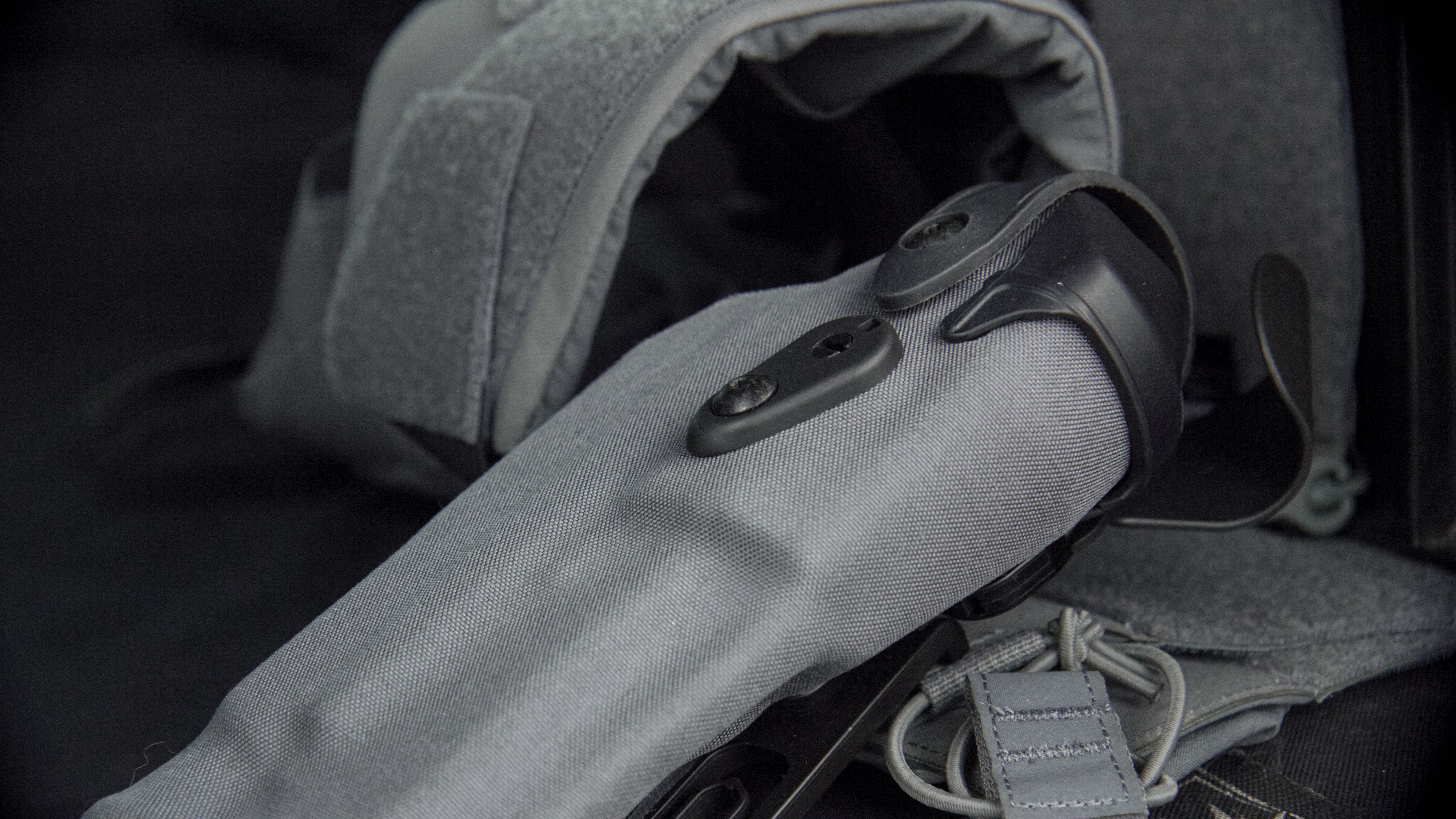 6304RDS - ALS®/SLS Wolf Gray Holster w/ QLS 19 Locking Fork - Image 3